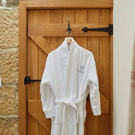 Dallow Hall Barns * Grantley