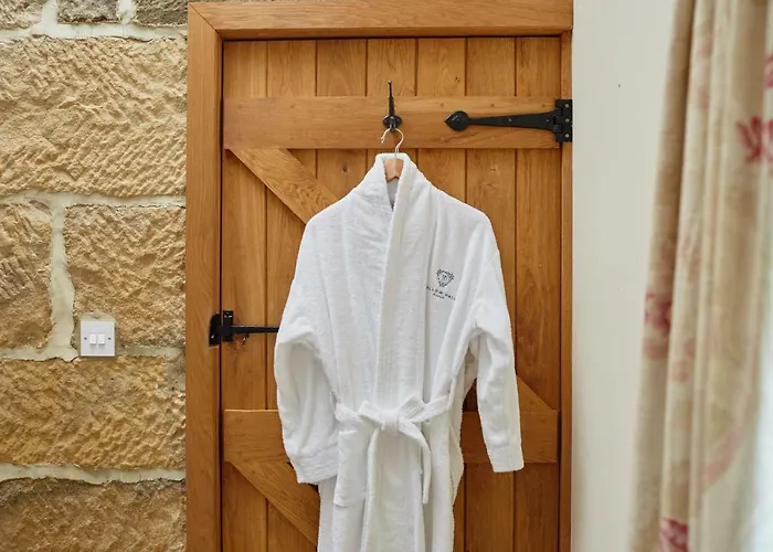 Dallow Hall Barns * Grantley